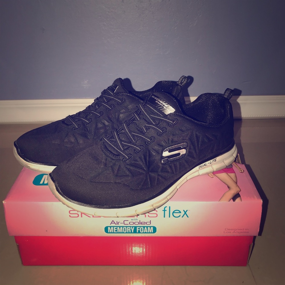 Sketchers sneakers
